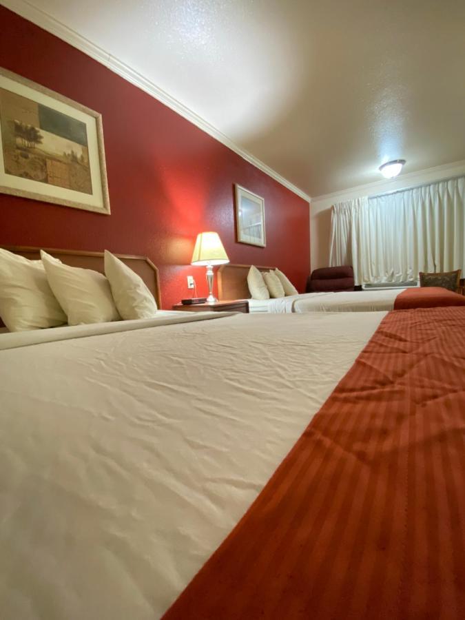 Fort Hays Inn Eksteriør bilde