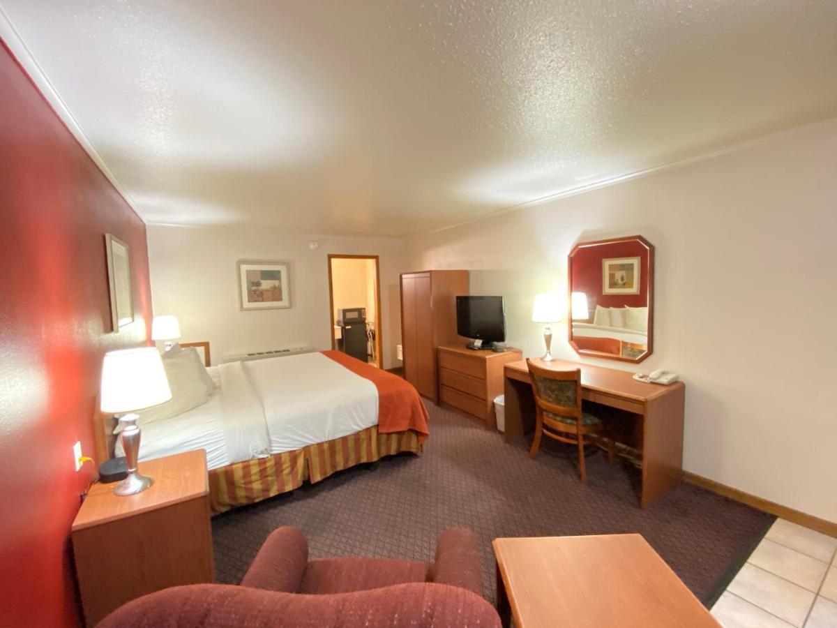 Fort Hays Inn Eksteriør bilde