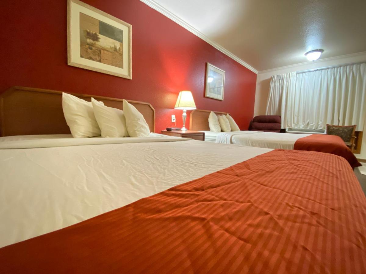 Fort Hays Inn Eksteriør bilde